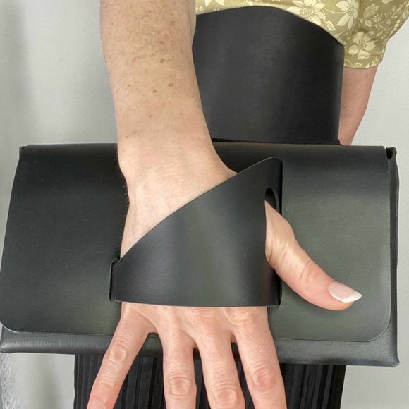 The Clutch in Satin Black Leather - glove clutch, handcrafted, stunning! - Picture 3 of 16